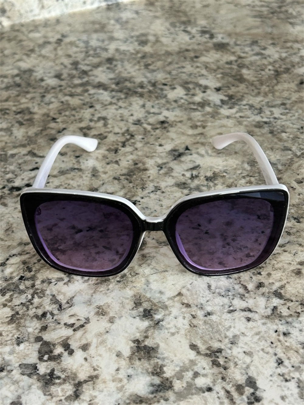 Jessica Simpson Oversized Square Sunglasses White Black Gold JS Logo Purple Tint - Picture 4 of 13
